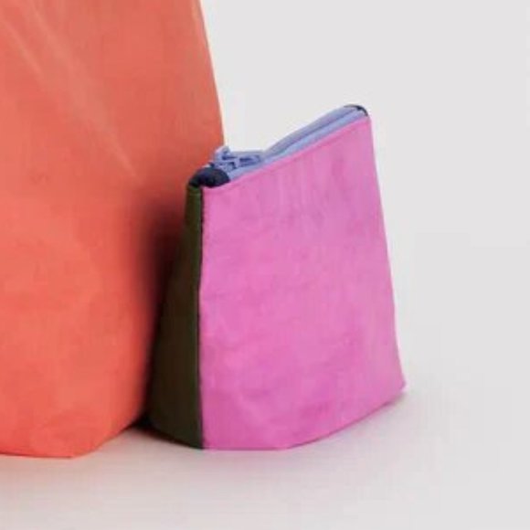 NWOT BAGGU Go Pouch Small - Extra Pink & Bay Laurel (Night Lights) - Picture 8 of 8